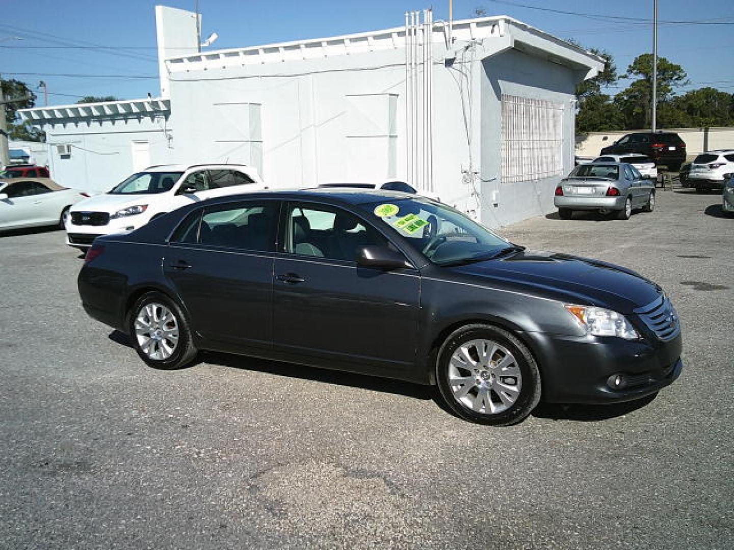 2008 Blue /Beige Toyota Avalon Limited (4T1BK36B18U) with an 3.5L V6 DOHC 24V engine, 6-Speed Automatic Overdrive transmission, located at 4000 Bee Ridge Road, Sarasota, FL, 34233, (941) 926-0300, 27.298664, -82.489151 - Photo#6