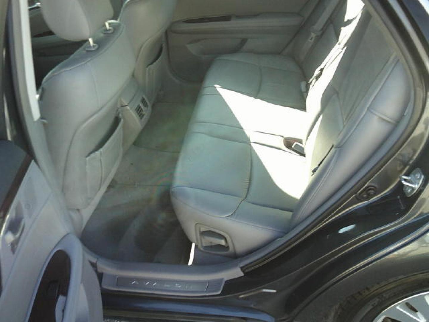 2008 Blue /Beige Toyota Avalon Limited (4T1BK36B18U) with an 3.5L V6 DOHC 24V engine, 6-Speed Automatic Overdrive transmission, located at 4000 Bee Ridge Road, Sarasota, FL, 34233, (941) 926-0300, 27.298664, -82.489151 - Photo#9