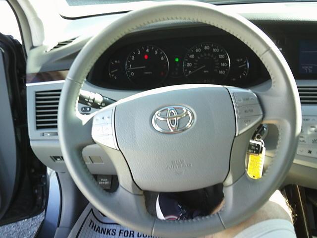 2008 Blue /Beige Toyota Avalon Limited (4T1BK36B18U) with an 3.5L V6 DOHC 24V engine, 6-Speed Automatic Overdrive transmission, located at 4000 Bee Ridge Road, Sarasota, FL, 34233, (941) 926-0300, 27.298664, -82.489151 - Photo#23