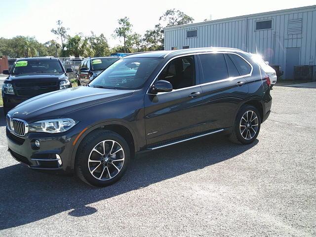 2017 Gray /Black BMW X5 xDrive35i (5UXKR0C55H0) with an 3.0L L6 DOHC 24V engine, 8A transmission, located at 4000 Bee Ridge Road, Sarasota, FL, 34233, (941) 926-0300, 27.298664, -82.489151 - Photo#0
