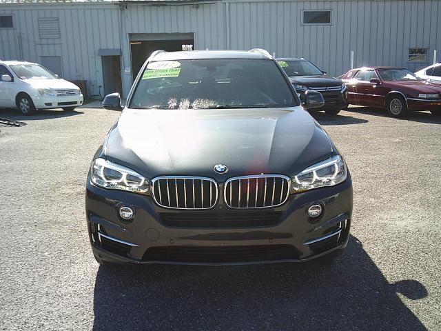 2017 Gray /Black BMW X5 xDrive35i (5UXKR0C55H0) with an 3.0L L6 DOHC 24V engine, 8A transmission, located at 4000 Bee Ridge Road, Sarasota, FL, 34233, (941) 926-0300, 27.298664, -82.489151 - Photo#1