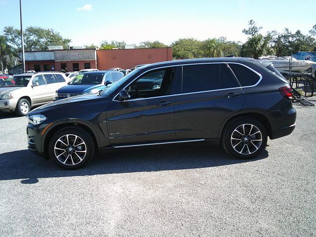 2017 Gray /Black BMW X5 xDrive35i (5UXKR0C55H0) with an 3.0L L6 DOHC 24V engine, 8A transmission, located at 4000 Bee Ridge Road, Sarasota, FL, 34233, (941) 926-0300, 27.298664, -82.489151 - Photo#2