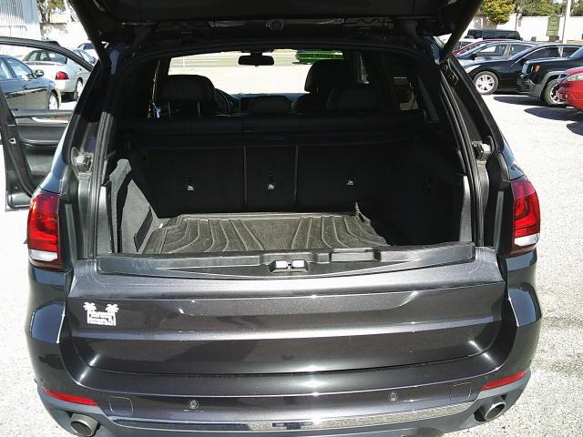 2017 Gray /Black BMW X5 xDrive35i (5UXKR0C55H0) with an 3.0L L6 DOHC 24V engine, 8A transmission, located at 4000 Bee Ridge Road, Sarasota, FL, 34233, (941) 926-0300, 27.298664, -82.489151 - Photo#19