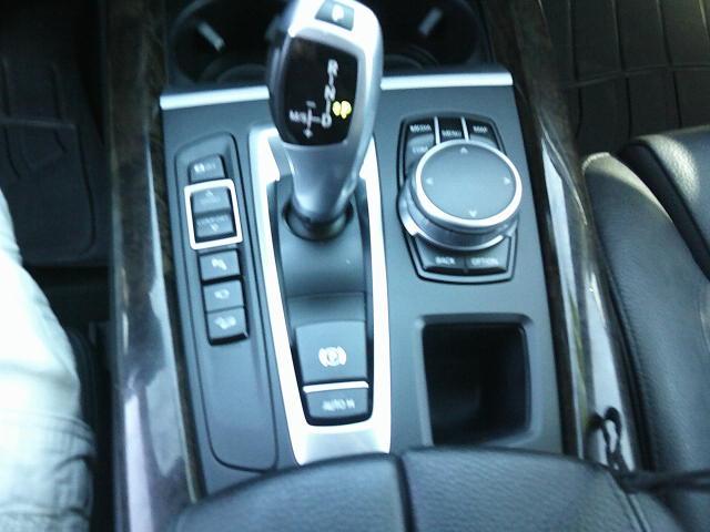 2017 Gray /Black BMW X5 xDrive35i (5UXKR0C55H0) with an 3.0L L6 DOHC 24V engine, 8A transmission, located at 4000 Bee Ridge Road, Sarasota, FL, 34233, (941) 926-0300, 27.298664, -82.489151 - Photo#23