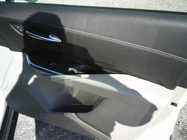 2021 White /Beige Cadillac XT4 Premium Luxury (1GYFZCR40MF) with an 2.0L L4 DOHC 16V engine, 9A transmission, located at 4000 Bee Ridge Road, Sarasota, FL, 34233, (941) 926-0300, 27.298664, -82.489151 - Photo#13