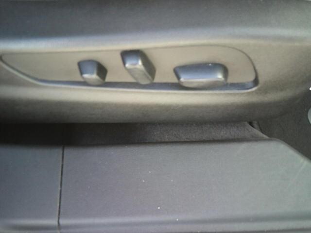 2021 White /Beige Cadillac XT4 Premium Luxury (1GYFZCR40MF) with an 2.0L L4 DOHC 16V engine, 9A transmission, located at 4000 Bee Ridge Road, Sarasota, FL, 34233, (941) 926-0300, 27.298664, -82.489151 - Photo#14