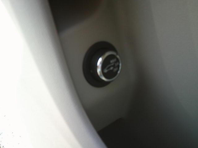 2021 White /Beige Cadillac XT4 Premium Luxury (1GYFZCR40MF) with an 2.0L L4 DOHC 16V engine, 9A transmission, located at 4000 Bee Ridge Road, Sarasota, FL, 34233, (941) 926-0300, 27.298664, -82.489151 - Photo#20