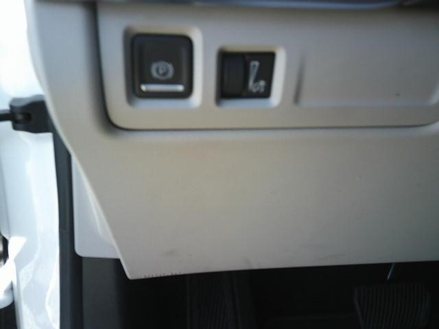 2021 White /Beige Cadillac XT4 Premium Luxury (1GYFZCR40MF) with an 2.0L L4 DOHC 16V engine, 9A transmission, located at 4000 Bee Ridge Road, Sarasota, FL, 34233, (941) 926-0300, 27.298664, -82.489151 - Photo#21