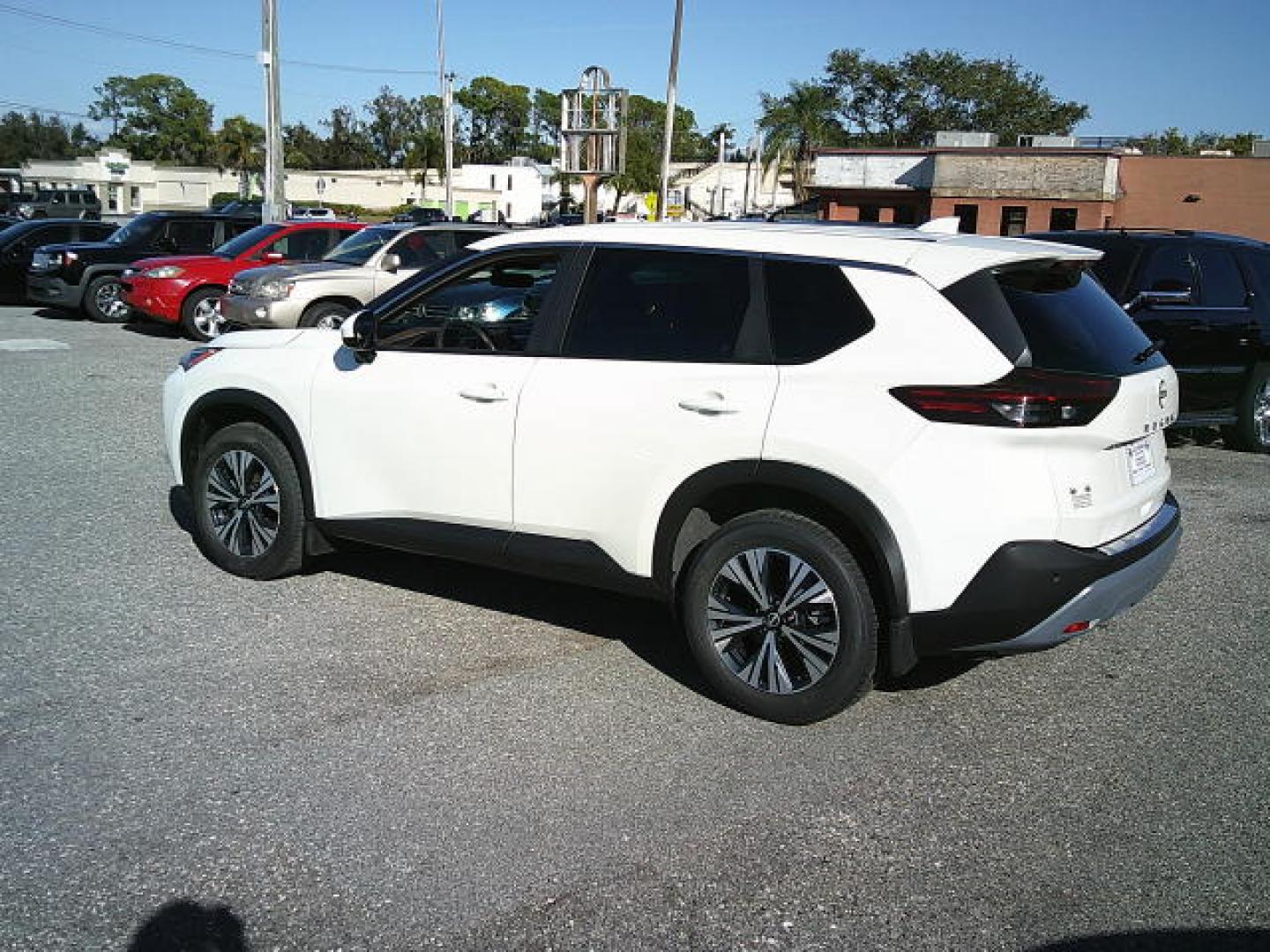 2023 White /Gray Nissan Rogue SV (JN8BT3BA4PW) with an 2.5L L4 DOHC 16V engine, CVT transmission, located at 4000 Bee Ridge Road, Sarasota, FL, 34233, (941) 926-0300, 27.298664, -82.489151 - Photo#2