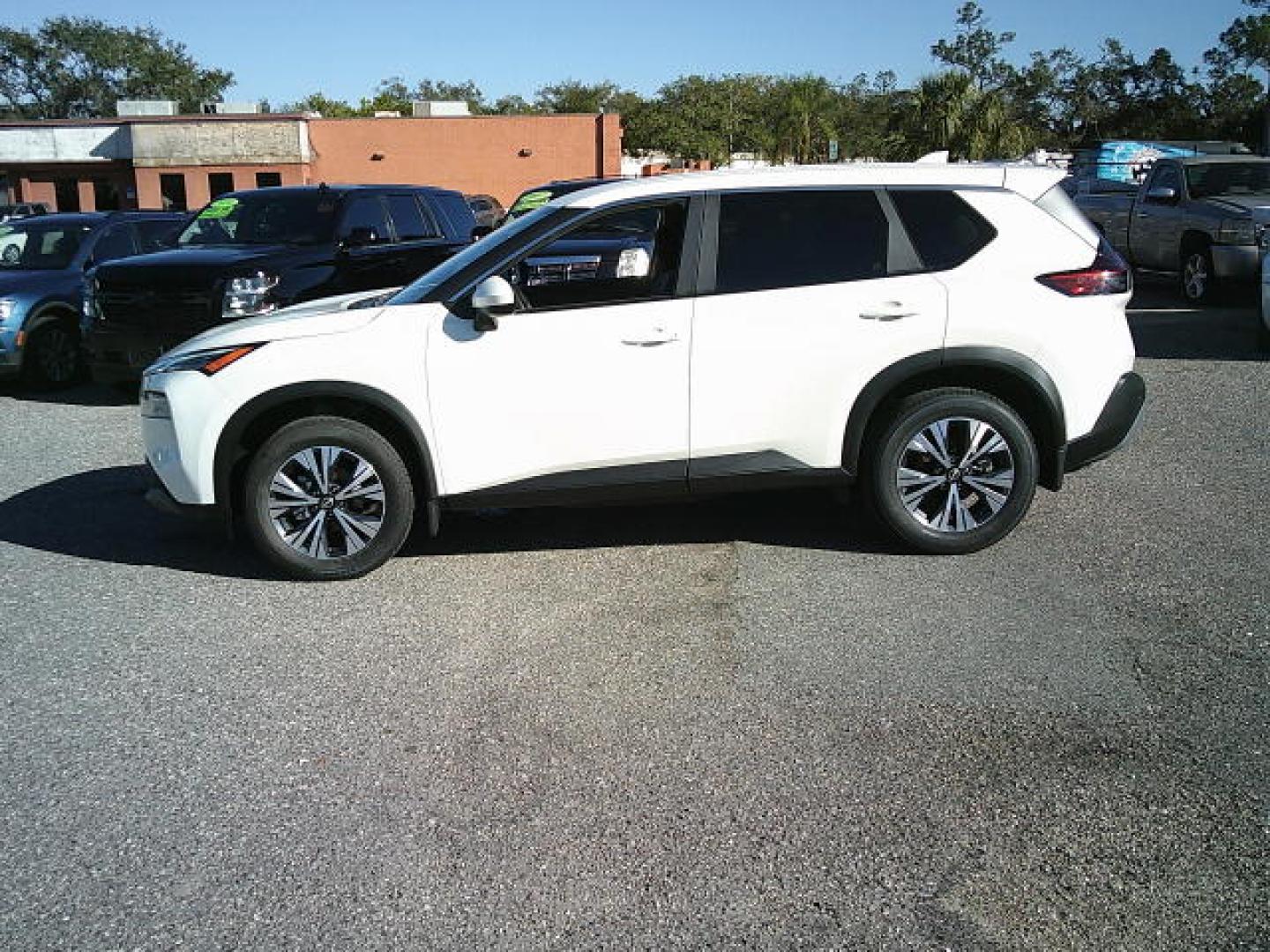 2023 White /Gray Nissan Rogue SV (JN8BT3BA4PW) with an 2.5L L4 DOHC 16V engine, CVT transmission, located at 4000 Bee Ridge Road, Sarasota, FL, 34233, (941) 926-0300, 27.298664, -82.489151 - Photo#1