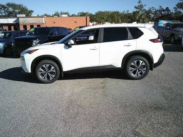 2023 White /Gray Nissan Rogue SV (JN8BT3BA4PW) with an 2.5L L4 DOHC 16V engine, CVT transmission, located at 4000 Bee Ridge Road, Sarasota, FL, 34233, (941) 926-0300, 27.298664, -82.489151 - Photo#1