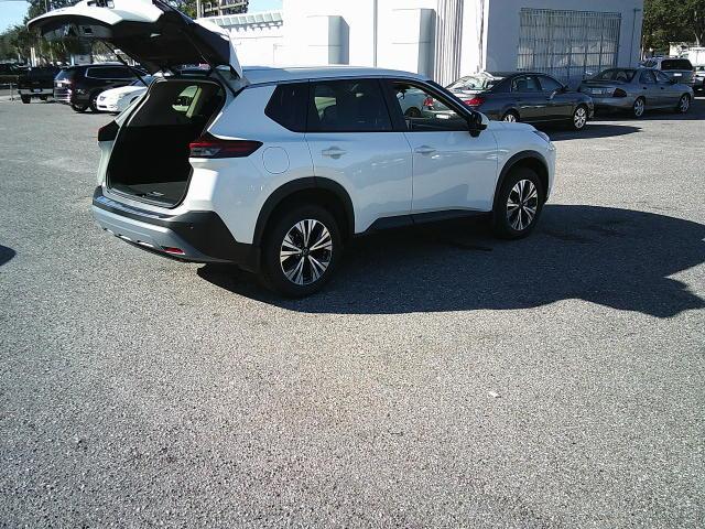 2023 White /Gray Nissan Rogue SV (JN8BT3BA4PW) with an 2.5L L4 DOHC 16V engine, CVT transmission, located at 4000 Bee Ridge Road, Sarasota, FL, 34233, (941) 926-0300, 27.298664, -82.489151 - Photo#4