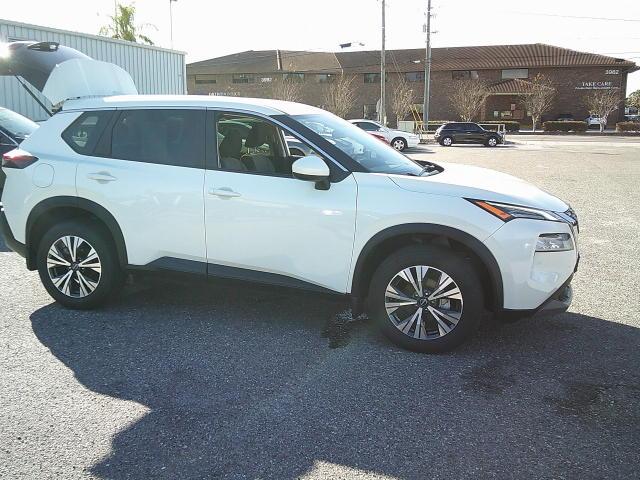 2023 White /Gray Nissan Rogue SV (JN8BT3BA4PW) with an 2.5L L4 DOHC 16V engine, CVT transmission, located at 4000 Bee Ridge Road, Sarasota, FL, 34233, (941) 926-0300, 27.298664, -82.489151 - Photo#6