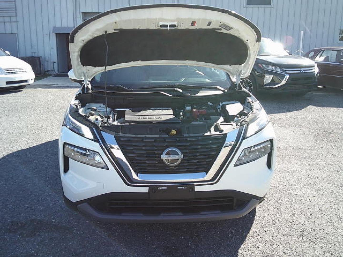 2023 White /Gray Nissan Rogue SV (JN8BT3BA4PW) with an 2.5L L4 DOHC 16V engine, CVT transmission, located at 4000 Bee Ridge Road, Sarasota, FL, 34233, (941) 926-0300, 27.298664, -82.489151 - Photo#7