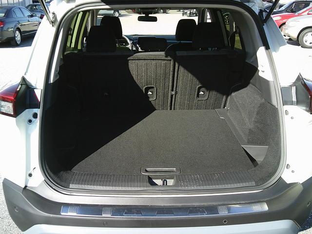 2023 White /Gray Nissan Rogue SV (JN8BT3BA4PW) with an 2.5L L4 DOHC 16V engine, CVT transmission, located at 4000 Bee Ridge Road, Sarasota, FL, 34233, (941) 926-0300, 27.298664, -82.489151 - Photo#10