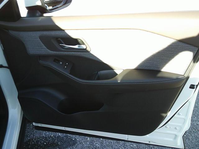 2023 White /Gray Nissan Rogue SV (JN8BT3BA4PW) with an 2.5L L4 DOHC 16V engine, CVT transmission, located at 4000 Bee Ridge Road, Sarasota, FL, 34233, (941) 926-0300, 27.298664, -82.489151 - Photo#12