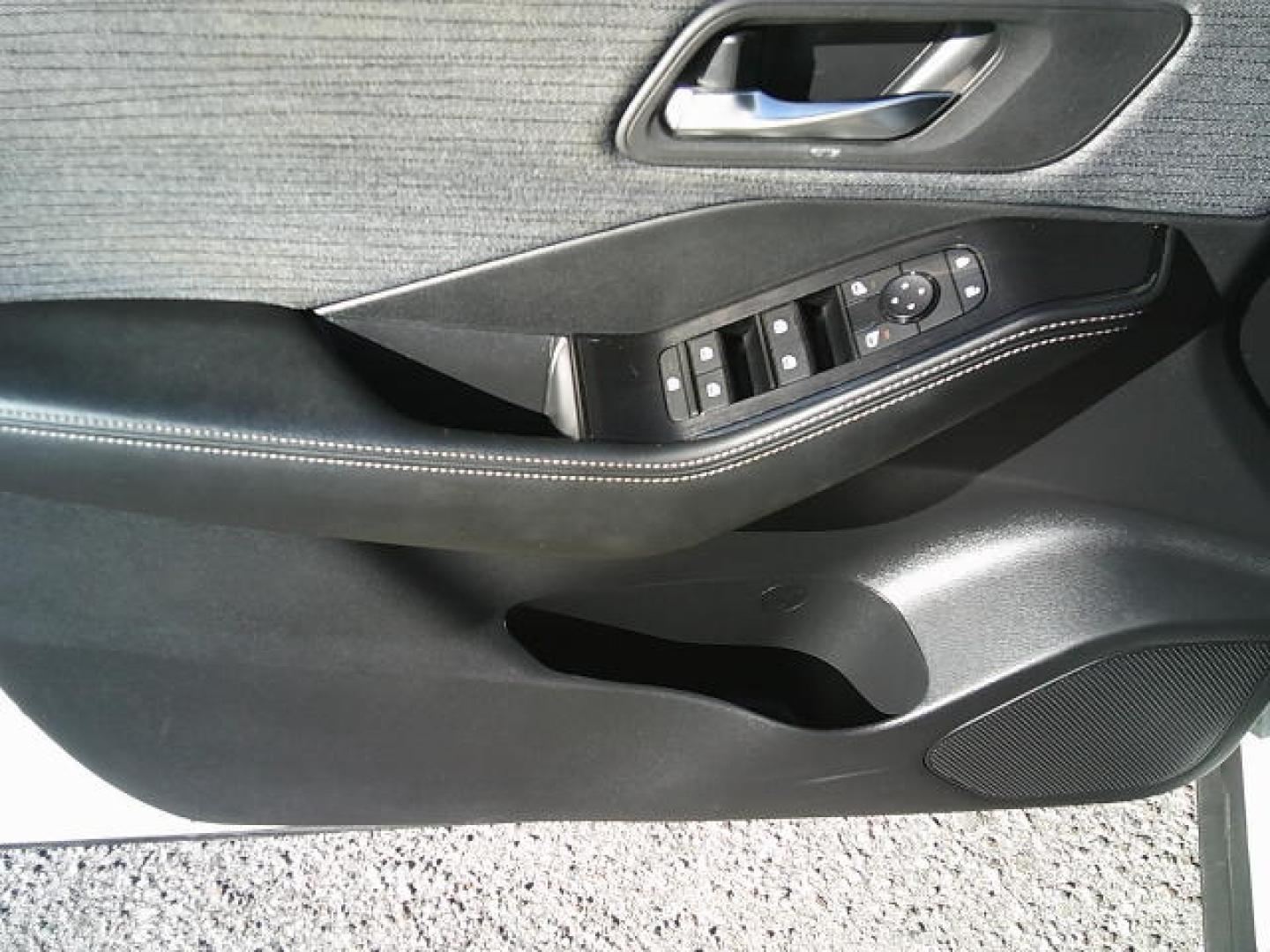 2023 White /Gray Nissan Rogue SV (JN8BT3BA4PW) with an 2.5L L4 DOHC 16V engine, CVT transmission, located at 4000 Bee Ridge Road, Sarasota, FL, 34233, (941) 926-0300, 27.298664, -82.489151 - Photo#14