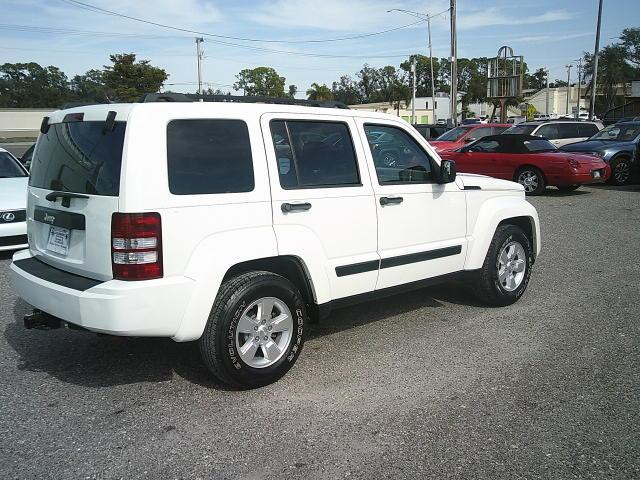 2010 WHITE /Grey Jeep Liberty Sport 2WD (1J4PP2GK4AW) with an 3.7L V6 SOHC 12V engine, 4-Speed Automatic transmission, located at 4000 Bee Ridge Road, Sarasota, FL, 34233, (941) 926-0300, 27.298664, -82.489151 - Photo#5