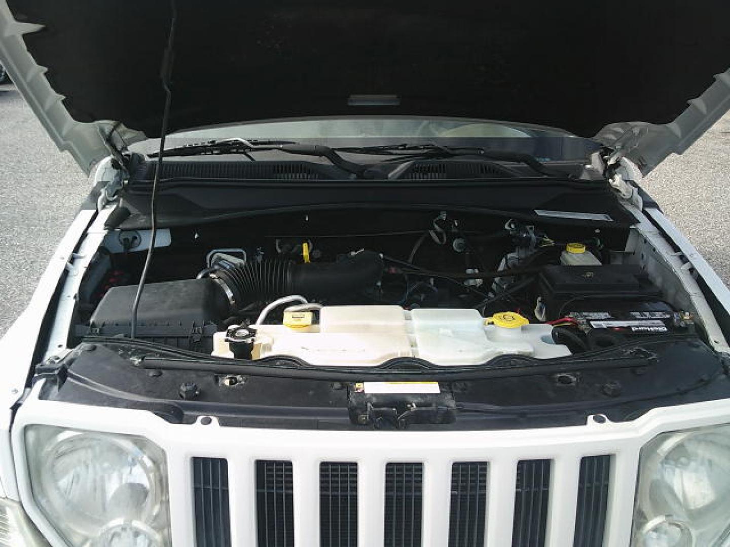 2010 WHITE /Grey Jeep Liberty Sport 2WD (1J4PP2GK4AW) with an 3.7L V6 SOHC 12V engine, 4-Speed Automatic transmission, located at 4000 Bee Ridge Road, Sarasota, FL, 34233, (941) 926-0300, 27.298664, -82.489151 - Photo#8