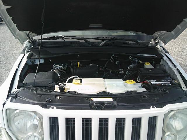 2010 WHITE /Grey Jeep Liberty Sport 2WD (1J4PP2GK4AW) with an 3.7L V6 SOHC 12V engine, 4-Speed Automatic transmission, located at 4000 Bee Ridge Road, Sarasota, FL, 34233, (941) 926-0300, 27.298664, -82.489151 - Photo#8