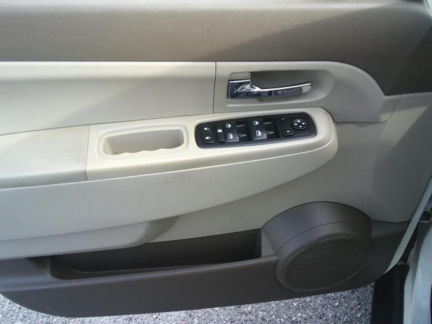 2010 WHITE /Grey Jeep Liberty Sport 2WD (1J4PP2GK4AW) with an 3.7L V6 SOHC 12V engine, 4-Speed Automatic transmission, located at 4000 Bee Ridge Road, Sarasota, FL, 34233, (941) 926-0300, 27.298664, -82.489151 - Photo#15