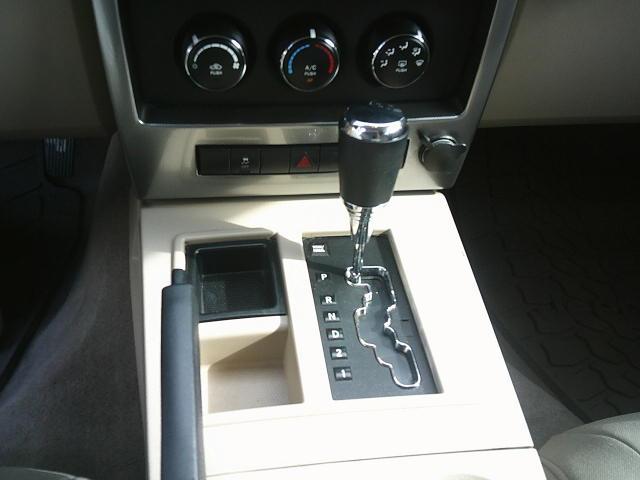 2010 WHITE /Grey Jeep Liberty Sport 2WD (1J4PP2GK4AW) with an 3.7L V6 SOHC 12V engine, 4-Speed Automatic transmission, located at 4000 Bee Ridge Road, Sarasota, FL, 34233, (941) 926-0300, 27.298664, -82.489151 - Photo#19