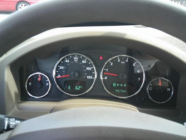 2010 WHITE /Grey Jeep Liberty Sport 2WD (1J4PP2GK4AW) with an 3.7L V6 SOHC 12V engine, 4-Speed Automatic transmission, located at 4000 Bee Ridge Road, Sarasota, FL, 34233, (941) 926-0300, 27.298664, -82.489151 - Photo#23