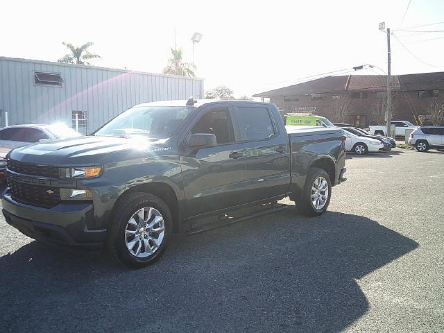 2020 Gray /Black Chevrolet Silverado 1500 Custom Crew Cab Long Box 2WD (3GCPWBEH9LG) with an 4.3L V6 engine, 6A transmission, located at 4000 Bee Ridge Road, Sarasota, FL, 34233, (941) 926-0300, 27.298664, -82.489151 - Photo#0