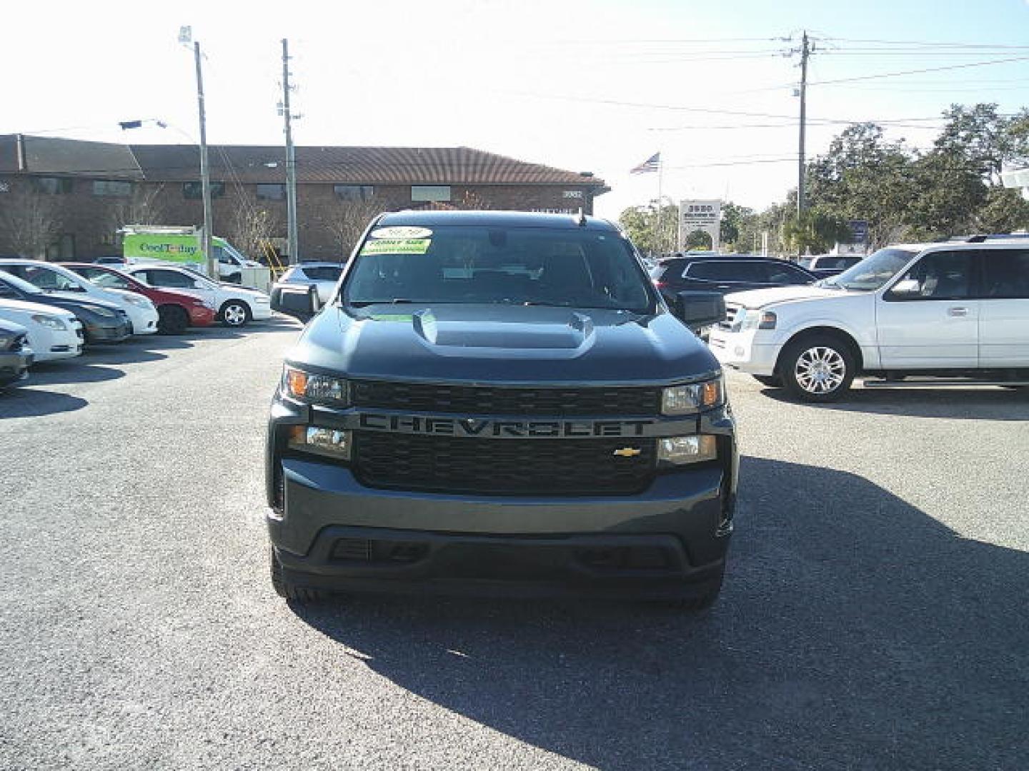 2020 Gray /Black Chevrolet Silverado 1500 Custom Crew Cab Long Box 2WD (3GCPWBEH9LG) with an 4.3L V6 engine, 6A transmission, located at 4000 Bee Ridge Road, Sarasota, FL, 34233, (941) 926-0300, 27.298664, -82.489151 - Photo#1