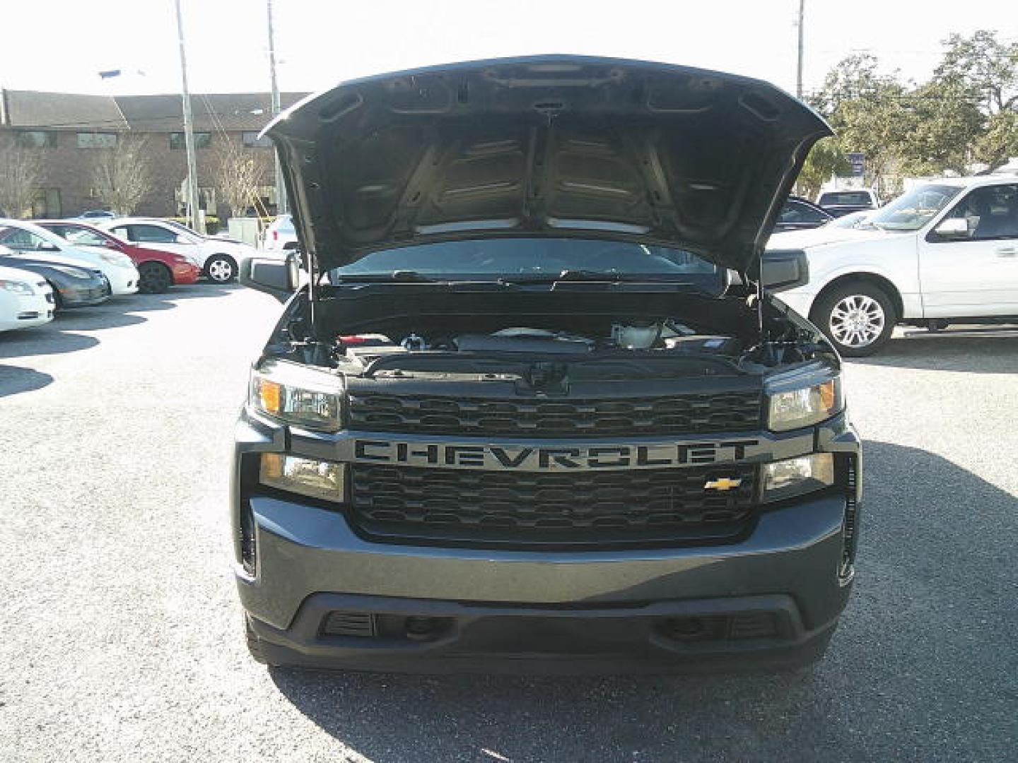 2020 Gray /Black Chevrolet Silverado 1500 Custom Crew Cab Long Box 2WD (3GCPWBEH9LG) with an 4.3L V6 engine, 6A transmission, located at 4000 Bee Ridge Road, Sarasota, FL, 34233, (941) 926-0300, 27.298664, -82.489151 - Photo#8