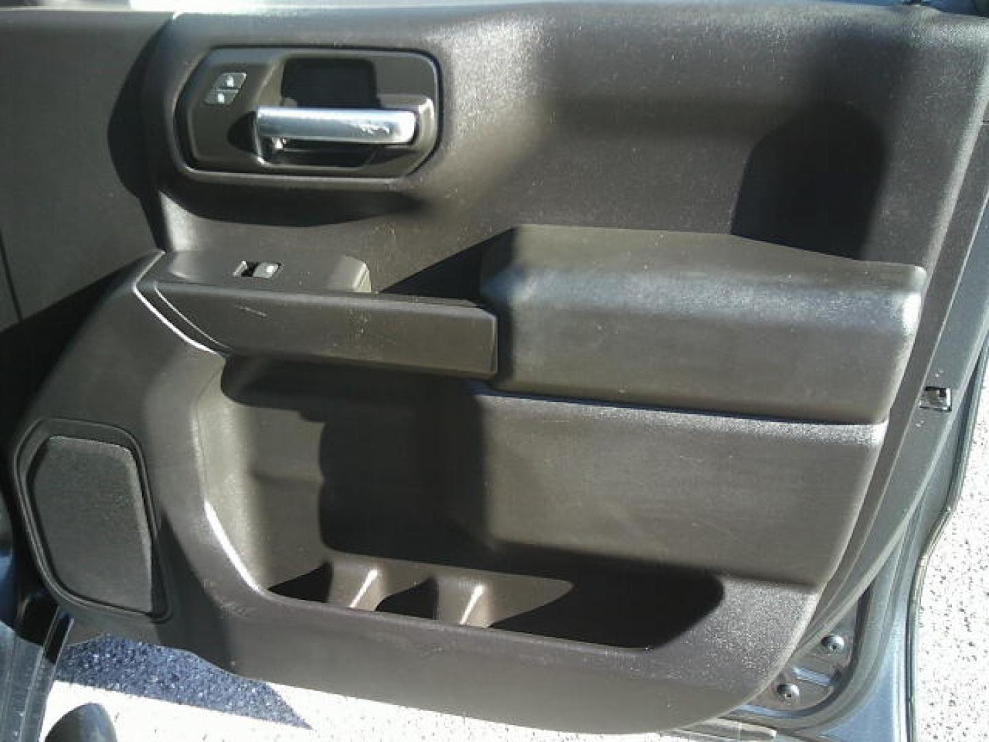 2020 Gray /Black Chevrolet Silverado 1500 Custom Crew Cab Long Box 2WD (3GCPWBEH9LG) with an 4.3L V6 engine, 6A transmission, located at 4000 Bee Ridge Road, Sarasota, FL, 34233, (941) 926-0300, 27.298664, -82.489151 - Photo#12