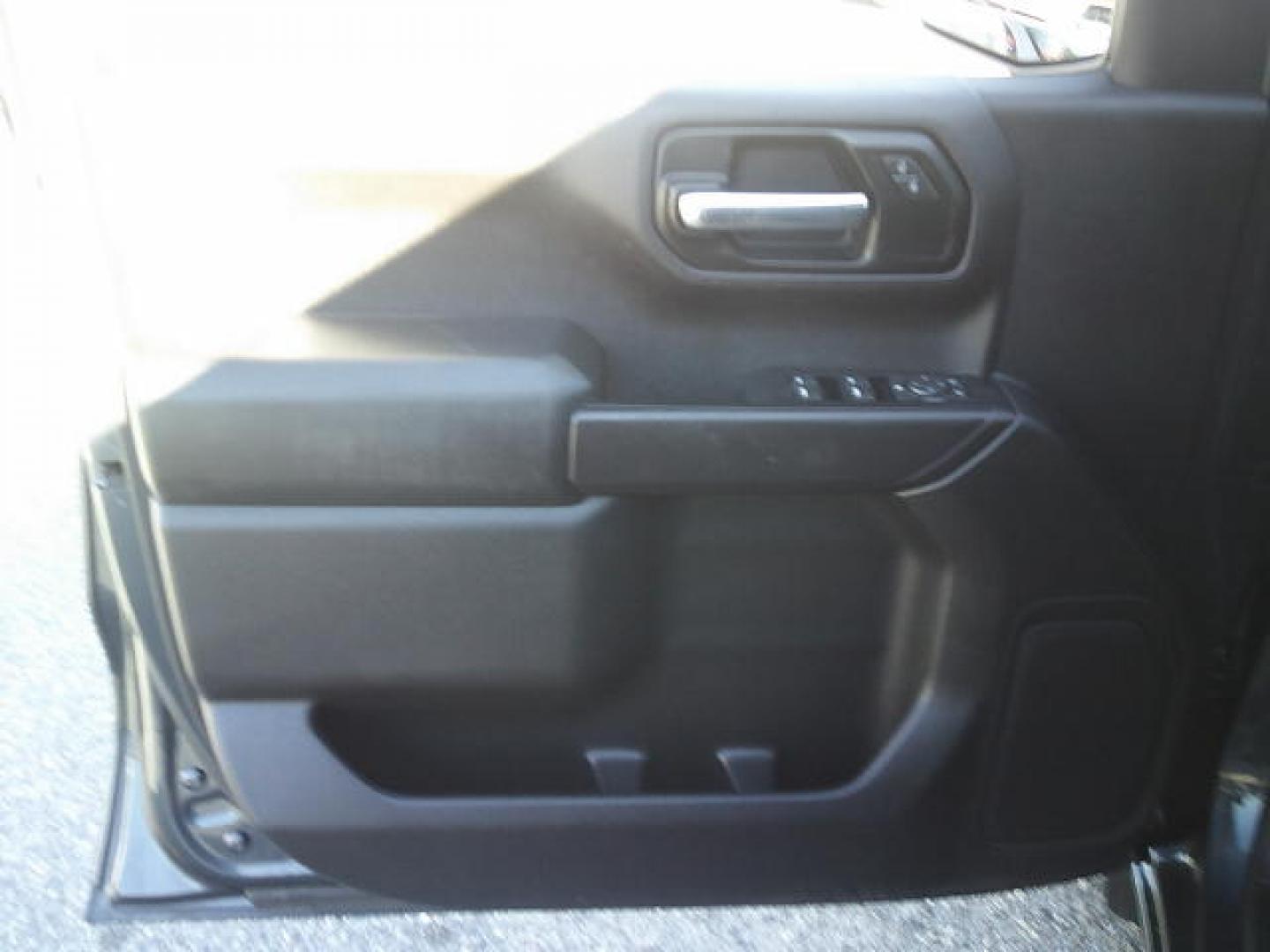 2020 Gray /Black Chevrolet Silverado 1500 Custom Crew Cab Long Box 2WD (3GCPWBEH9LG) with an 4.3L V6 engine, 6A transmission, located at 4000 Bee Ridge Road, Sarasota, FL, 34233, (941) 926-0300, 27.298664, -82.489151 - Photo#14