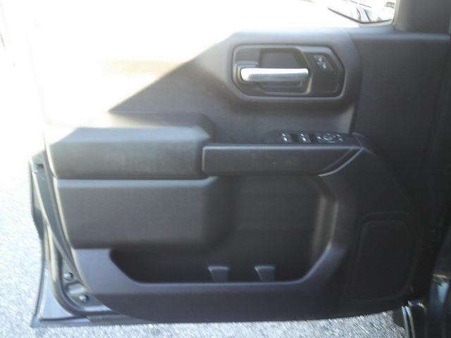 2020 Gray /Black Chevrolet Silverado 1500 Custom Crew Cab Long Box 2WD (3GCPWBEH9LG) with an 4.3L V6 engine, 6A transmission, located at 4000 Bee Ridge Road, Sarasota, FL, 34233, (941) 926-0300, 27.298664, -82.489151 - Photo#14