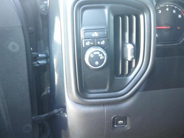 2020 Gray /Black Chevrolet Silverado 1500 Custom Crew Cab Long Box 2WD (3GCPWBEH9LG) with an 4.3L V6 engine, 6A transmission, located at 4000 Bee Ridge Road, Sarasota, FL, 34233, (941) 926-0300, 27.298664, -82.489151 - Photo#15