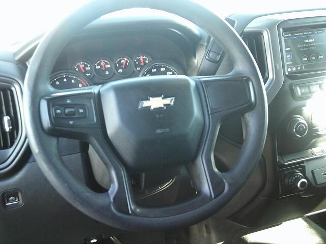 2020 Gray /Black Chevrolet Silverado 1500 Custom Crew Cab Long Box 2WD (3GCPWBEH9LG) with an 4.3L V6 engine, 6A transmission, located at 4000 Bee Ridge Road, Sarasota, FL, 34233, (941) 926-0300, 27.298664, -82.489151 - Photo#16