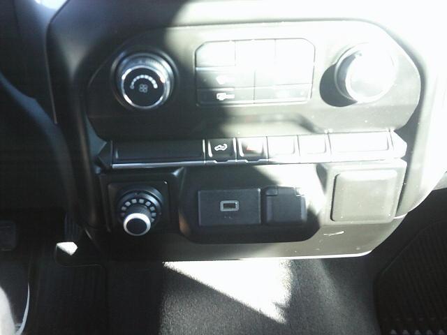 2020 Gray /Black Chevrolet Silverado 1500 Custom Crew Cab Long Box 2WD (3GCPWBEH9LG) with an 4.3L V6 engine, 6A transmission, located at 4000 Bee Ridge Road, Sarasota, FL, 34233, (941) 926-0300, 27.298664, -82.489151 - Photo#18