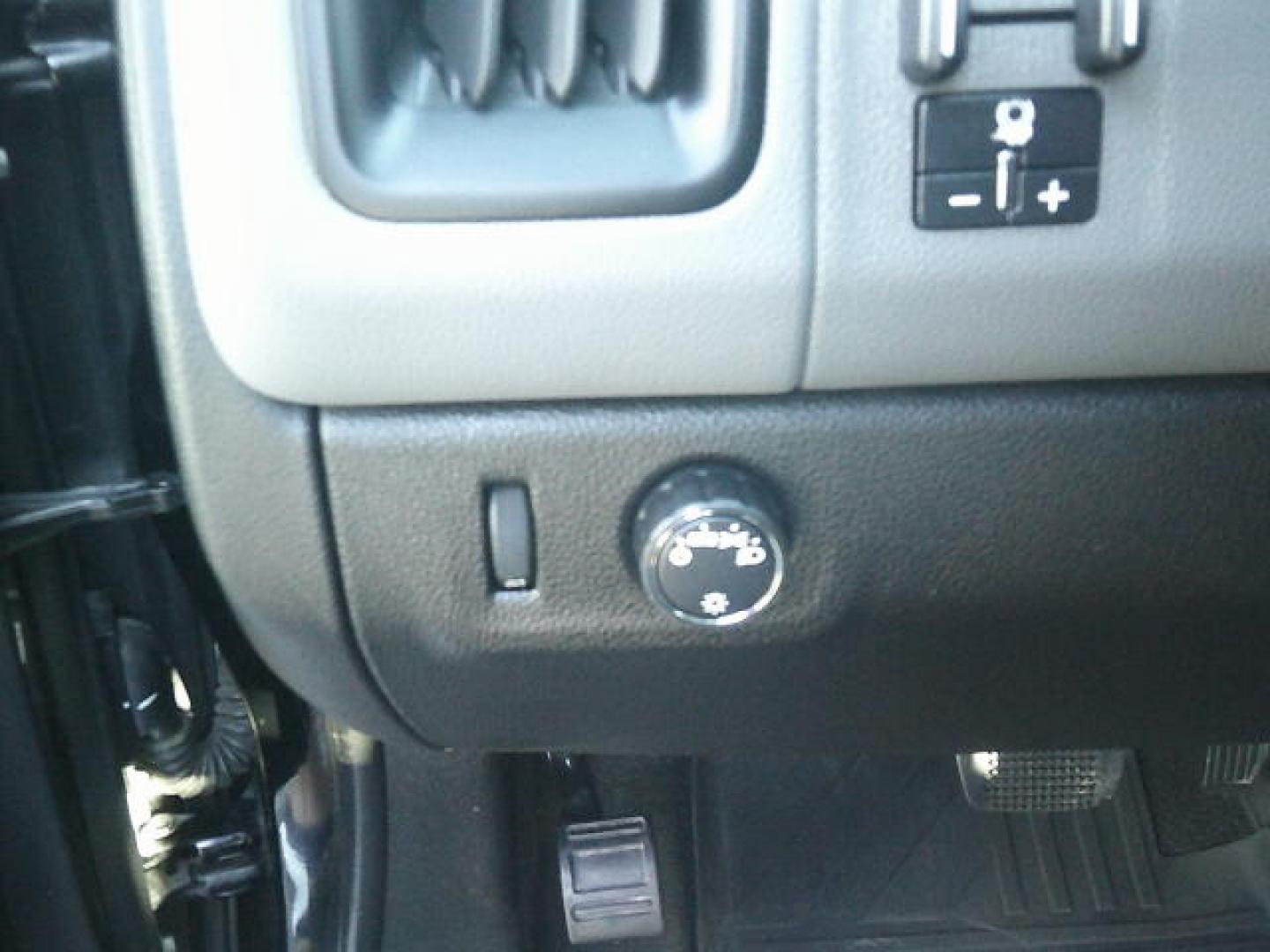 2021 Black /Grey Chevrolet Colorado Work Truck Crew Cab Long Box 2WD (1GCGSBENXM1) with an 3.6L V6 DOHC 24V GAS engine, 6A transmission, located at 4000 Bee Ridge Road, Sarasota, FL, 34233, (941) 926-0300, 27.298664, -82.489151 - Photo#17