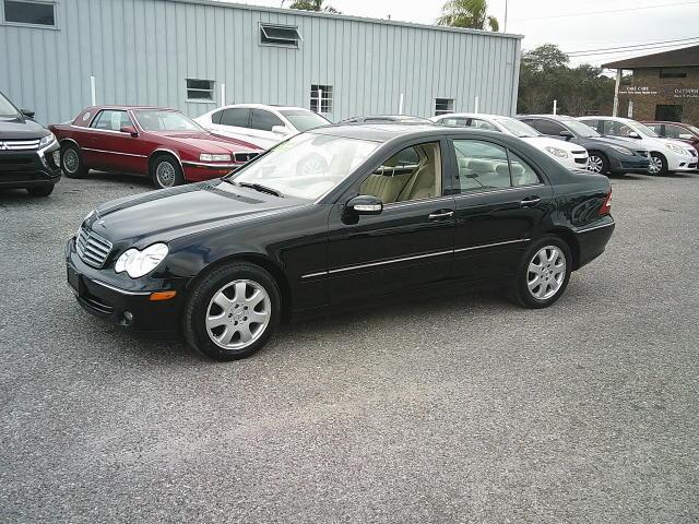 2007 Black /Beige Mercedes-Benz C-Class C280 Luxury Sedan 4Matic (WDBRF92H77F) with an 3.2L V6 SOHC 18V engine, Automatic transmission, located at 4000 Bee Ridge Road, Sarasota, FL, 34233, (941) 926-0300, 27.298664, -82.489151 - Photo#0