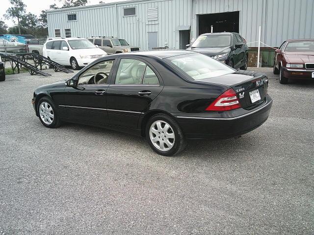 2007 Black /Beige Mercedes-Benz C-Class C280 Luxury Sedan 4Matic (WDBRF92H77F) with an 3.2L V6 SOHC 18V engine, Automatic transmission, located at 4000 Bee Ridge Road, Sarasota, FL, 34233, (941) 926-0300, 27.298664, -82.489151 - Photo#3