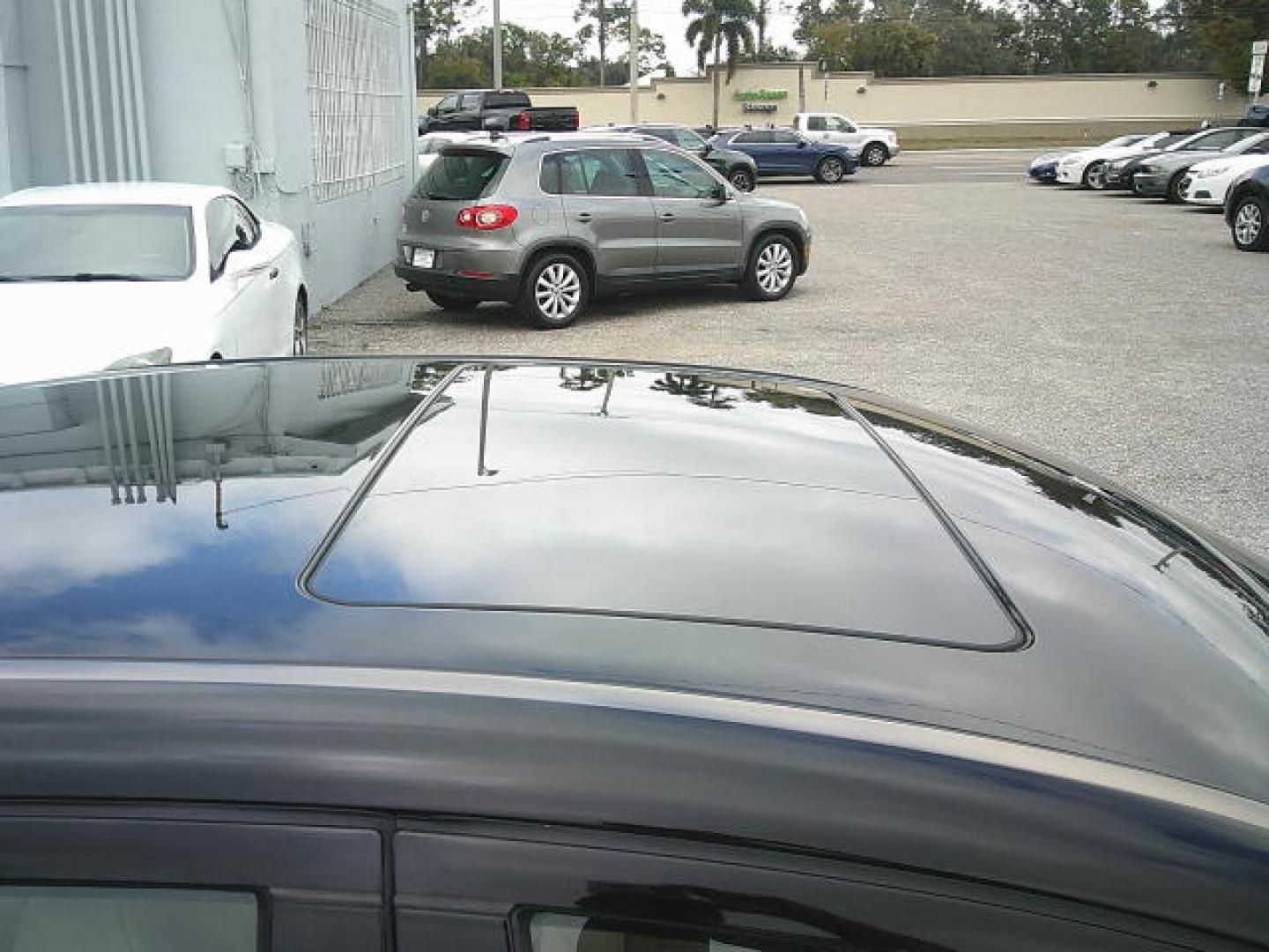 2007 Black /Beige Mercedes-Benz C-Class C280 Luxury Sedan 4Matic (WDBRF92H77F) with an 3.2L V6 SOHC 18V engine, Automatic transmission, located at 4000 Bee Ridge Road, Sarasota, FL, 34233, (941) 926-0300, 27.298664, -82.489151 - Photo#8