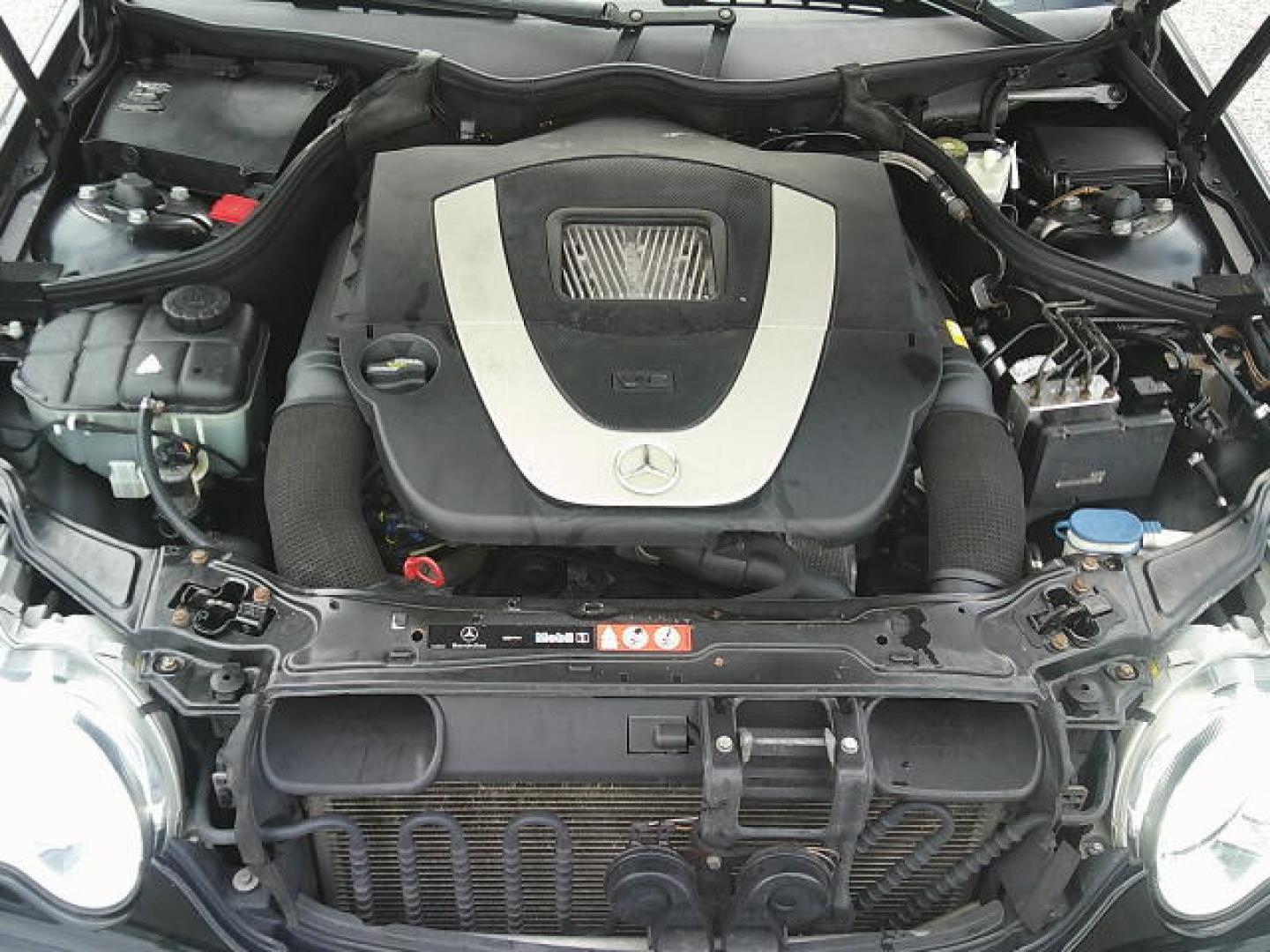 2007 Black /Beige Mercedes-Benz C-Class C280 Luxury Sedan 4Matic (WDBRF92H77F) with an 3.2L V6 SOHC 18V engine, Automatic transmission, located at 4000 Bee Ridge Road, Sarasota, FL, 34233, (941) 926-0300, 27.298664, -82.489151 - Photo#9