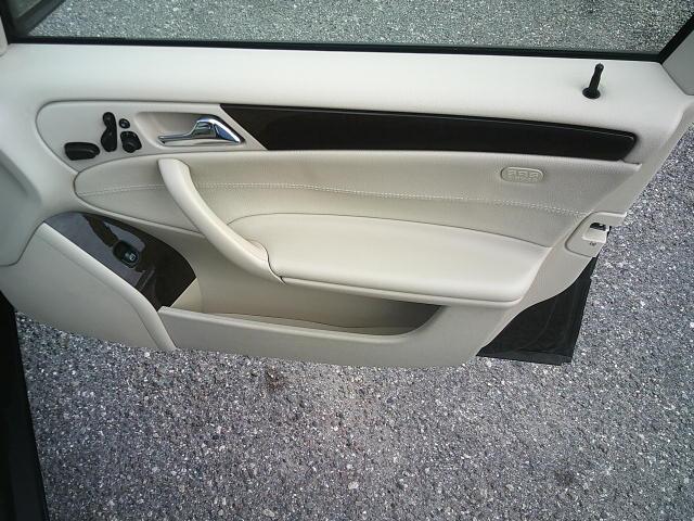 2007 Black /Beige Mercedes-Benz C-Class C280 Luxury Sedan 4Matic (WDBRF92H77F) with an 3.2L V6 SOHC 18V engine, Automatic transmission, located at 4000 Bee Ridge Road, Sarasota, FL, 34233, (941) 926-0300, 27.298664, -82.489151 - Photo#13