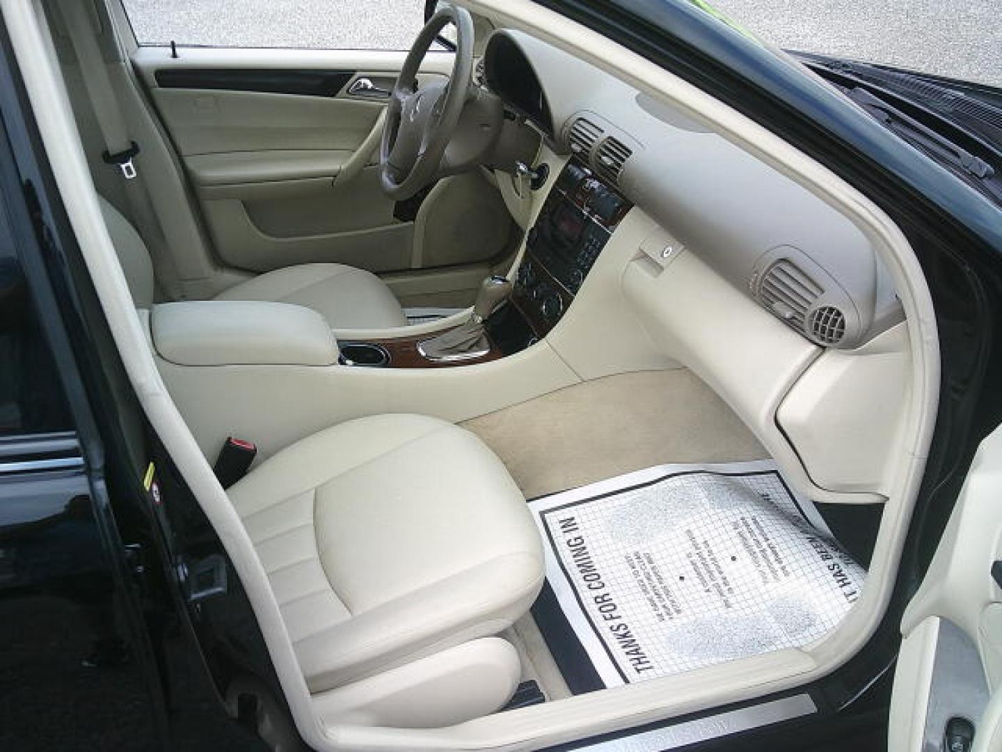 2007 Black /Beige Mercedes-Benz C-Class C280 Luxury Sedan 4Matic (WDBRF92H77F) with an 3.2L V6 SOHC 18V engine, Automatic transmission, located at 4000 Bee Ridge Road, Sarasota, FL, 34233, (941) 926-0300, 27.298664, -82.489151 - Photo#15
