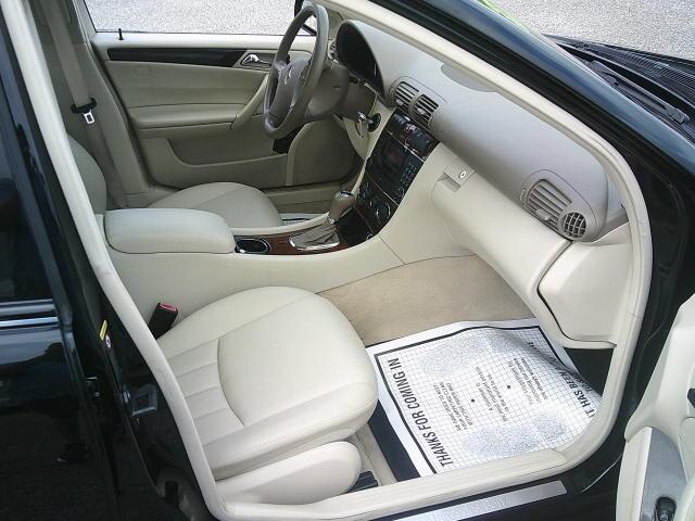 2007 Black /Beige Mercedes-Benz C-Class C280 Luxury Sedan 4Matic (WDBRF92H77F) with an 3.2L V6 SOHC 18V engine, Automatic transmission, located at 4000 Bee Ridge Road, Sarasota, FL, 34233, (941) 926-0300, 27.298664, -82.489151 - Photo#15