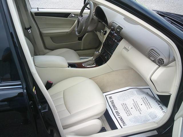 2007 Black /Beige Mercedes-Benz C-Class C280 Luxury Sedan 4Matic (WDBRF92H77F) with an 3.2L V6 SOHC 18V engine, Automatic transmission, located at 4000 Bee Ridge Road, Sarasota, FL, 34233, (941) 926-0300, 27.298664, -82.489151 - Photo#16