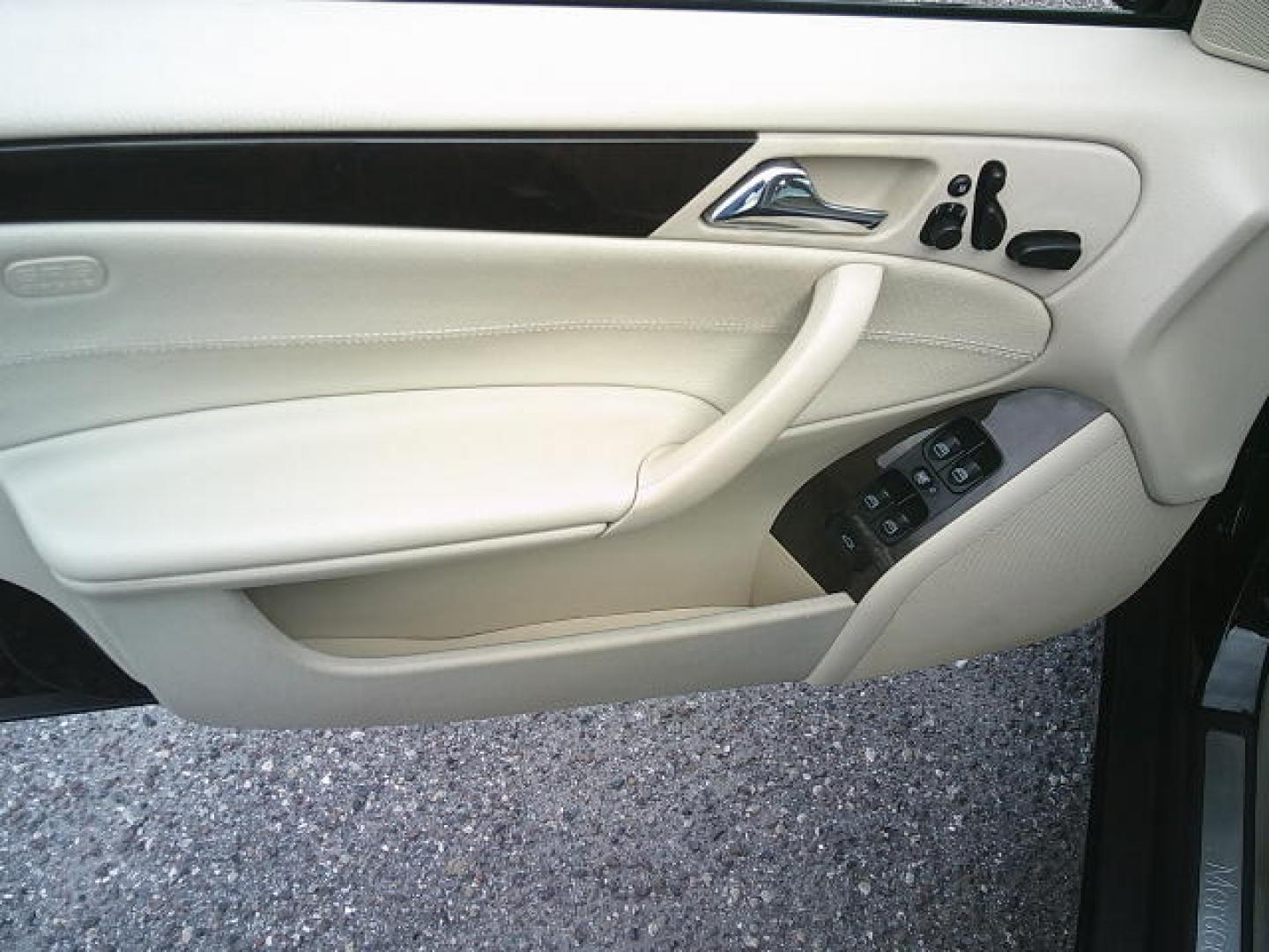 2007 Black /Beige Mercedes-Benz C-Class C280 Luxury Sedan 4Matic (WDBRF92H77F) with an 3.2L V6 SOHC 18V engine, Automatic transmission, located at 4000 Bee Ridge Road, Sarasota, FL, 34233, (941) 926-0300, 27.298664, -82.489151 - Photo#17