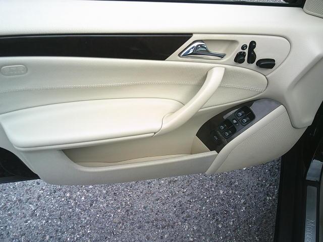 2007 Black /Beige Mercedes-Benz C-Class C280 Luxury Sedan 4Matic (WDBRF92H77F) with an 3.2L V6 SOHC 18V engine, Automatic transmission, located at 4000 Bee Ridge Road, Sarasota, FL, 34233, (941) 926-0300, 27.298664, -82.489151 - Photo#17