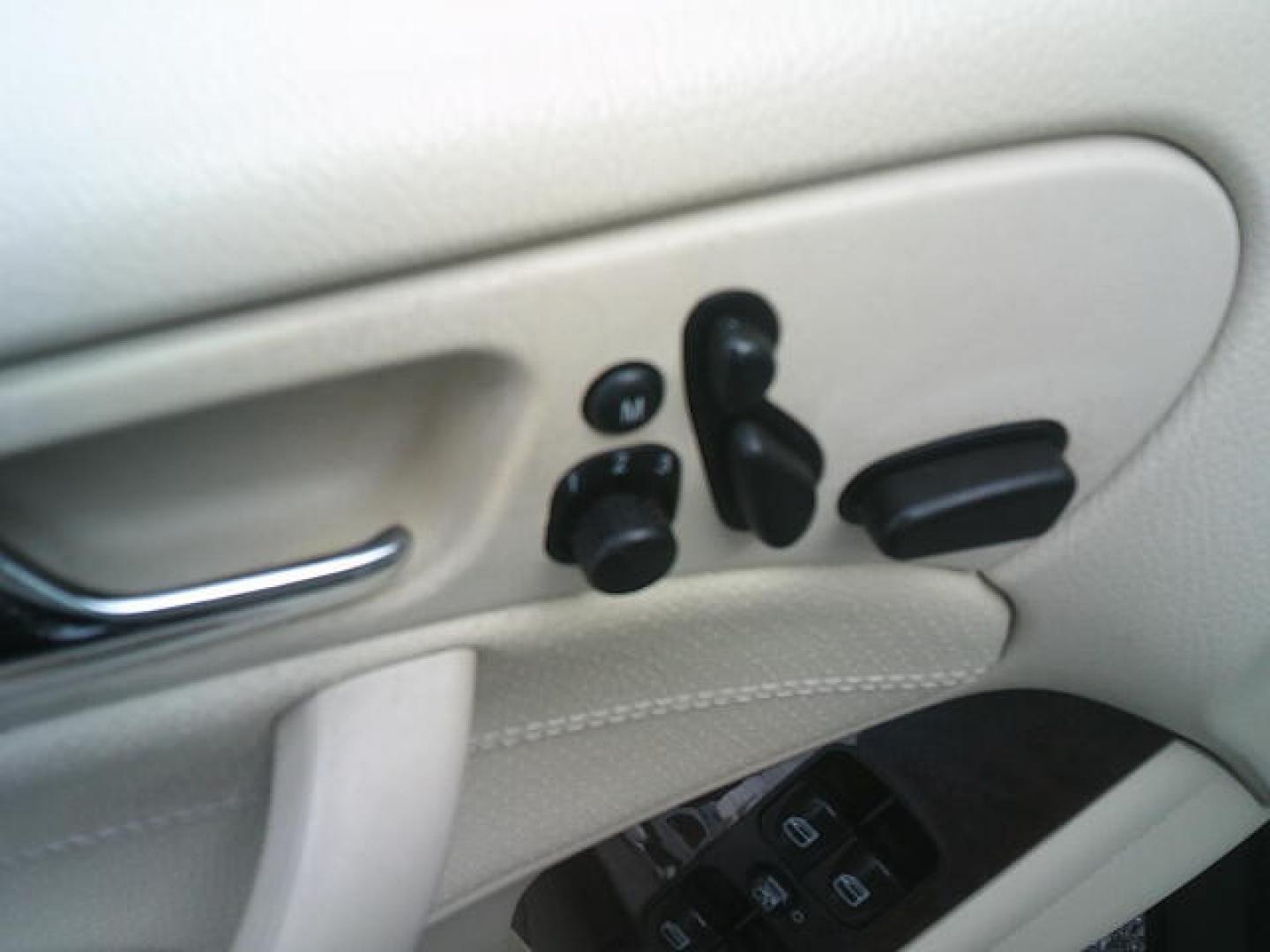 2007 Black /Beige Mercedes-Benz C-Class C280 Luxury Sedan 4Matic (WDBRF92H77F) with an 3.2L V6 SOHC 18V engine, Automatic transmission, located at 4000 Bee Ridge Road, Sarasota, FL, 34233, (941) 926-0300, 27.298664, -82.489151 - Photo#18