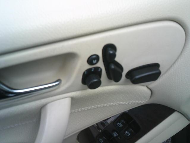 2007 Black /Beige Mercedes-Benz C-Class C280 Luxury Sedan 4Matic (WDBRF92H77F) with an 3.2L V6 SOHC 18V engine, Automatic transmission, located at 4000 Bee Ridge Road, Sarasota, FL, 34233, (941) 926-0300, 27.298664, -82.489151 - Photo#18