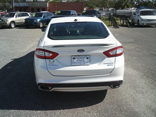 2013 WHITE /Black Ford Fusion Titanium (3FA6P0K93DR) with an 2.0L L4 DOHC 16V engine, Automatic transmission, located at 4000 Bee Ridge Road, Sarasota, FL, 34233, (941) 926-0300, 27.298664, -82.489151 - Photo#4